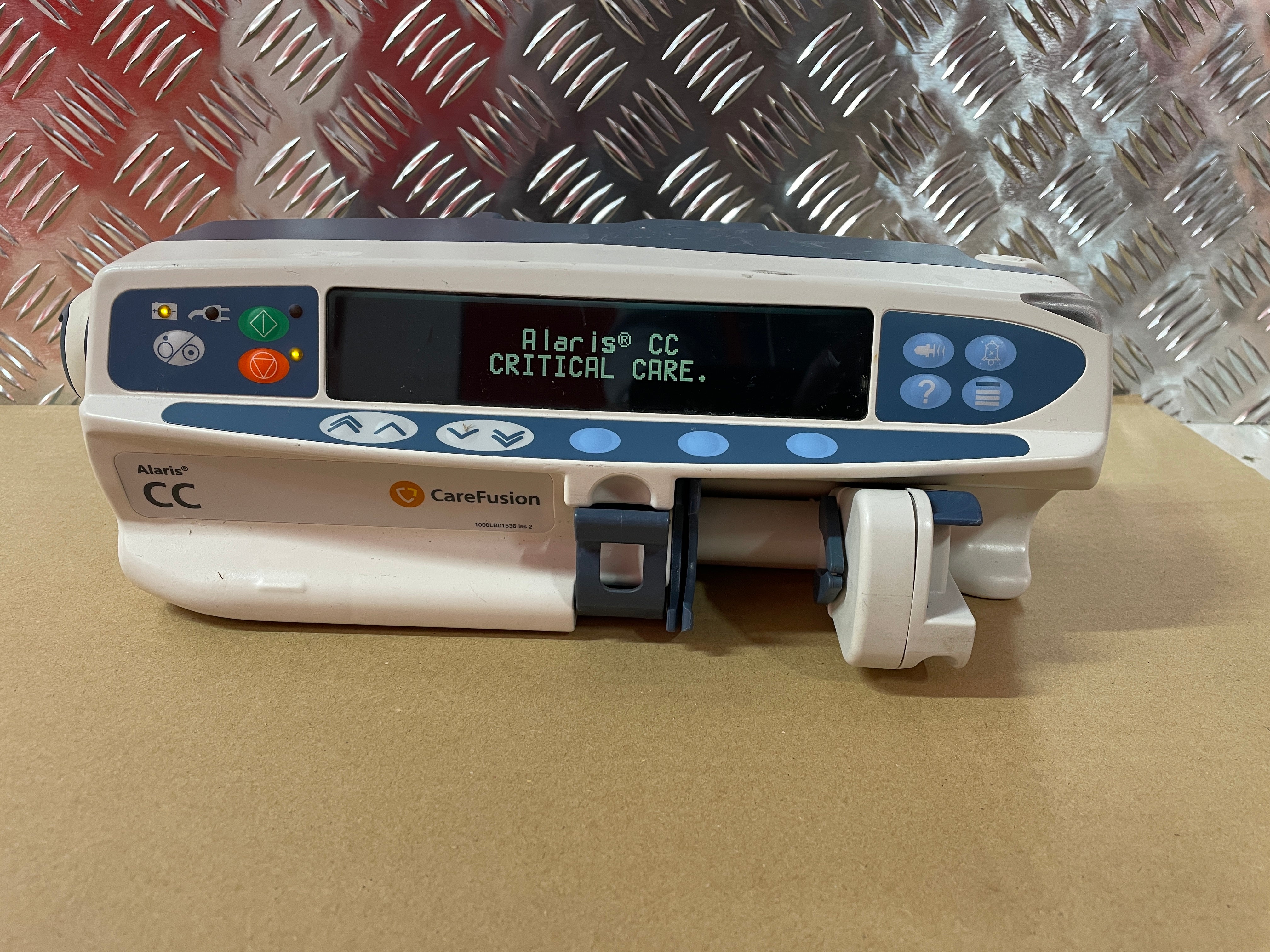 CareFusion-Alaris-CC-pompe-a-perfusion-medicale-avec-interface-utilisateur.jpg