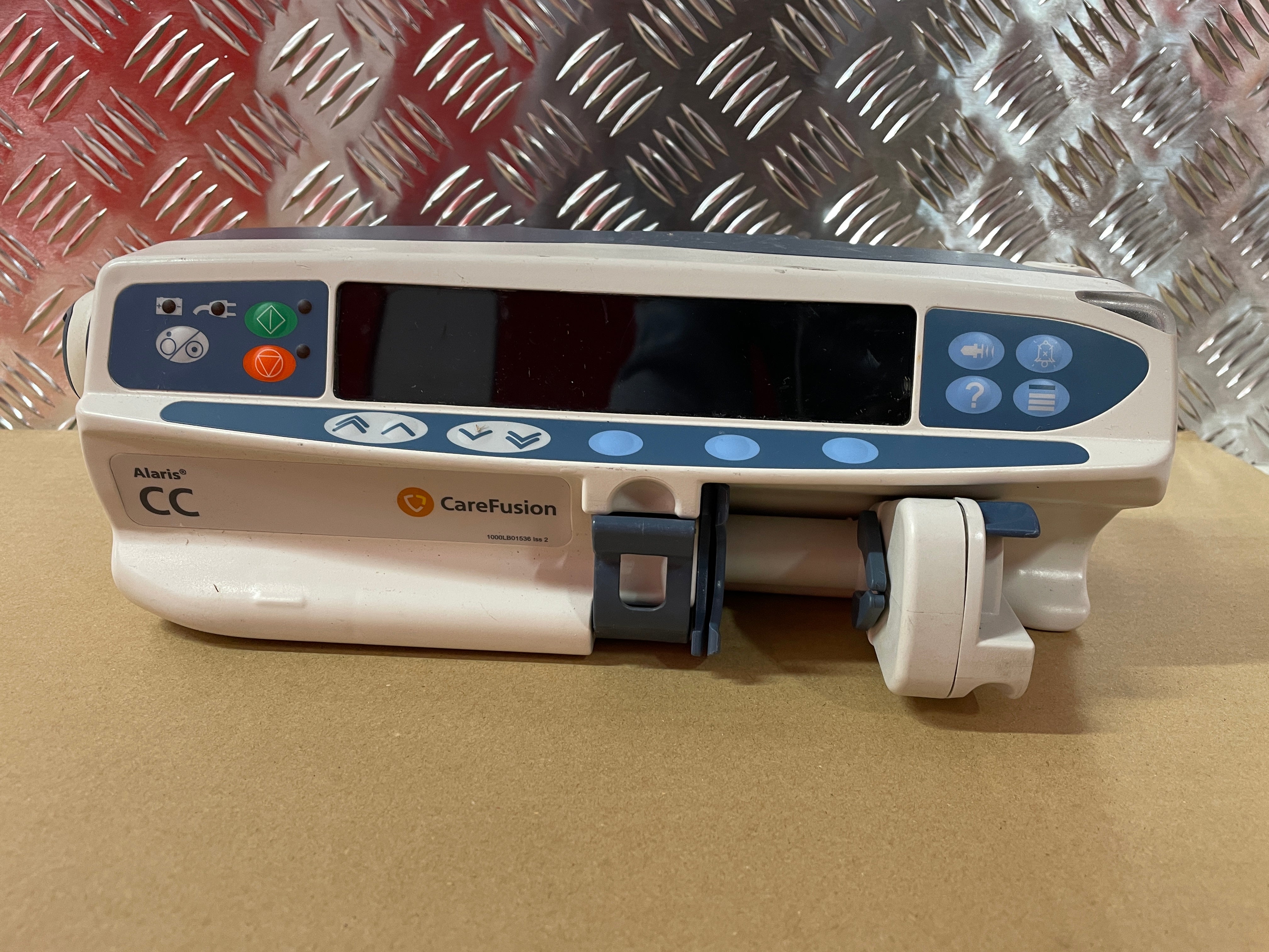 CareFusion-Alaris-CC-pompe-a-perfusion-medicale-avec-interface-utilisateur.jpg