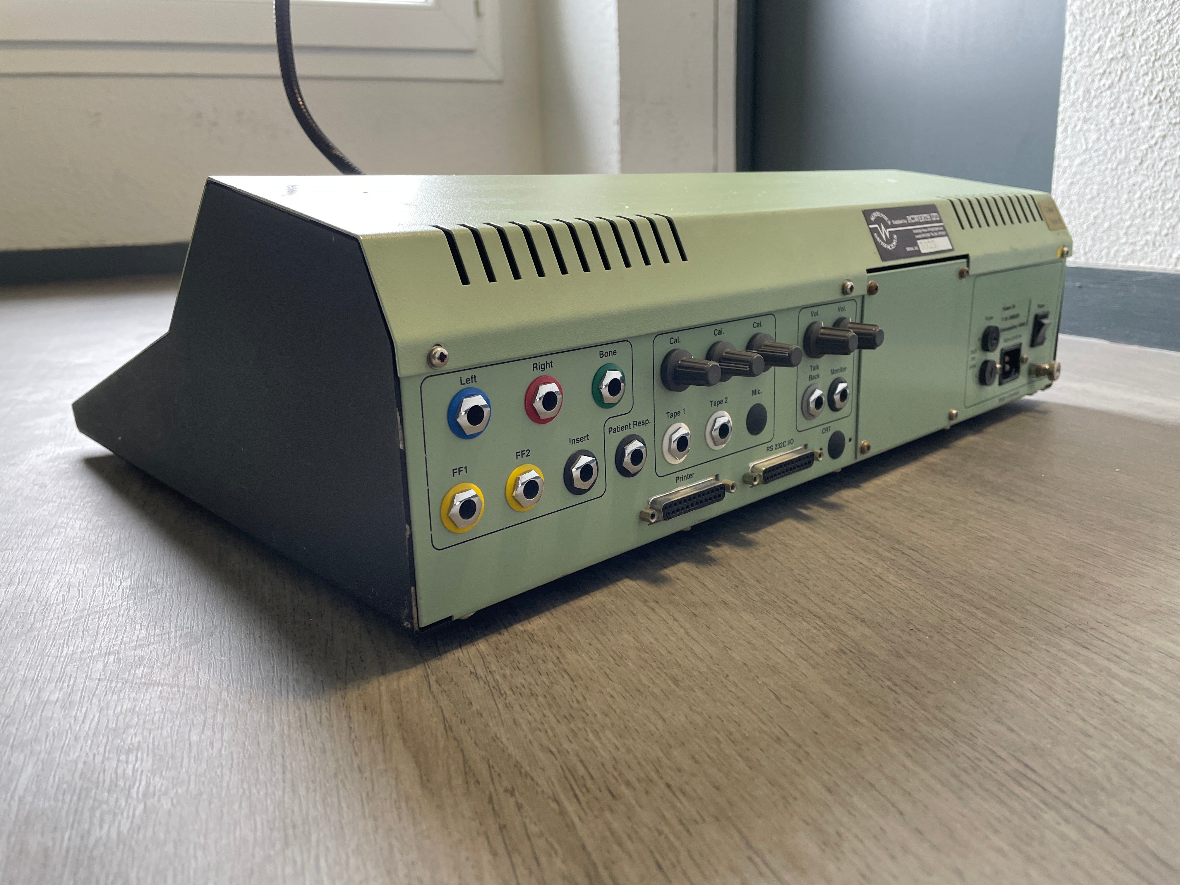 Audiomètre Kamplex AC30 avec écran LCD pour tests auditifs professionnels