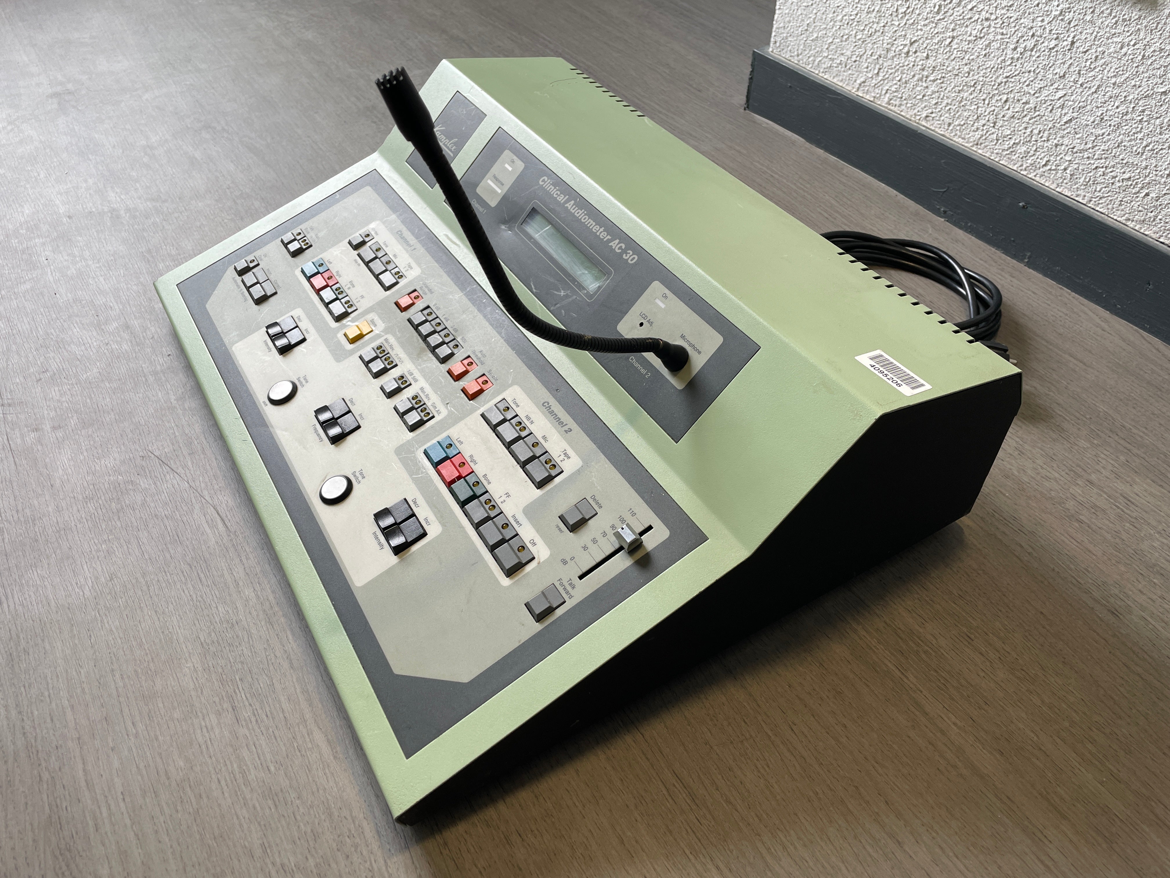 Audiomètre Kamplex AC30 avec écran LCD pour tests auditifs professionnels