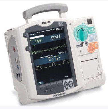 Defibrillateur-Philips-HeartStart-MRx-avec-affichage-de-la-surveillance-du-patient-et-des-parametres-vitaux.jpg